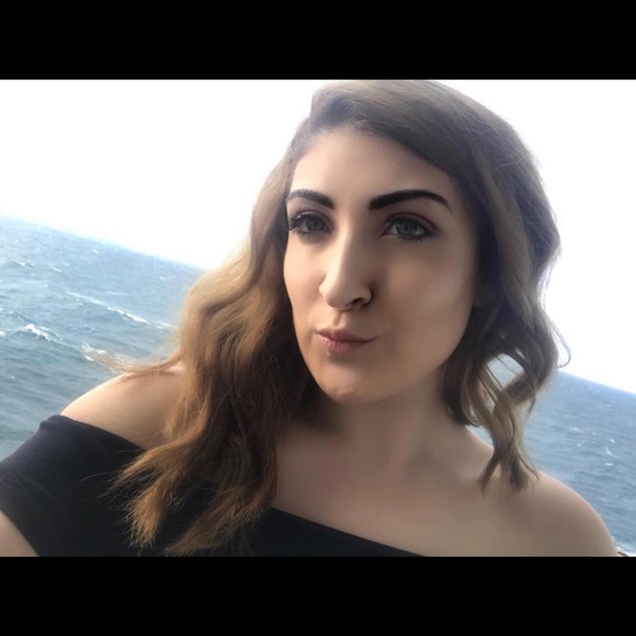 Meet your Posher, Layla - Picture 1 of 1